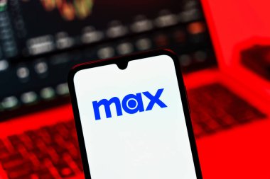 Prag, Çek Cumhuriyeti - 10 21 2024: Maksimum logoyu gösteren akıllı telefon.