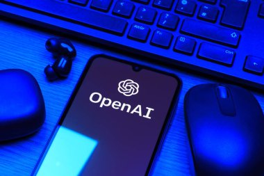 Prag, Çek Cumhuriyeti - 10 21 2024: OpenAI logosunu gösteren akıllı telefon.