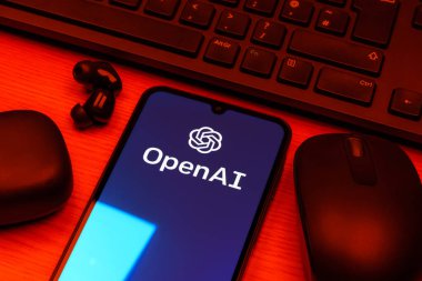 Prag, Çek Cumhuriyeti - 10 21 2024: OpenAI logosunu gösteren akıllı telefon.