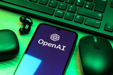 Prag, Çek Cumhuriyeti - 10 21 2024: OpenAI logosunu gösteren akıllı telefon.