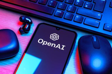 Prag, Çek Cumhuriyeti - 10 21 2024: OpenAI logosunu gösteren akıllı telefon.