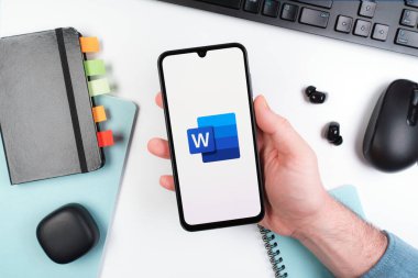 Prag, Çek Cumhuriyeti - 10 21 2024: Kelime logosunu gösteren akıllı telefon.