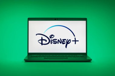 Prag, Çek Cumhuriyeti - 02 21 2025: Disney + logosunu gösteren dizüstü bilgisayar.
