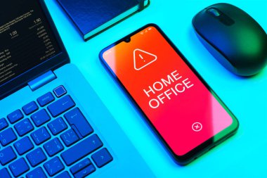 Ofis masasındaki nesnelerin düzenlenmesi İçişleri Bakanlığı kavramını ifade ediyor.