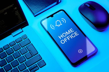 Ofis masasındaki nesnelerin düzenlenmesi İçişleri Bakanlığı kavramını ifade ediyor.