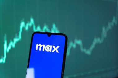 Prag, Çek Cumhuriyeti - 10 21 2024: Maksimum logoyu gösteren akıllı telefon.