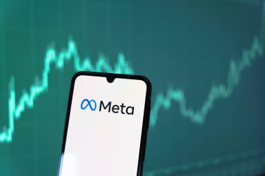 Prag, Çek Cumhuriyeti - 10 21 2024: Meta logosunu gösteren akıllı telefon.