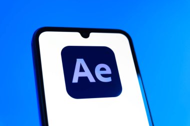 Prag, Çek Cumhuriyeti - 10 21 2024: Yüzeyde Smartphone After Effects logosunu gösteriyor.