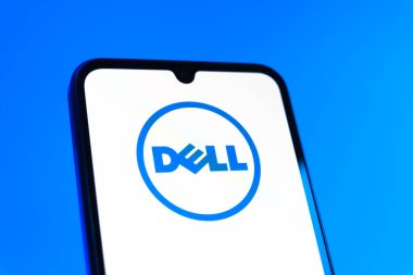 Prag, Çek Cumhuriyeti - 10 21 2024: Dell logosunu gösteren akıllı telefon.
