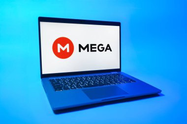 Prag, Çek Cumhuriyeti - 08 01 2025: Mega logosunu gösteren bir dizüstü bilgisayar. Mega şifreli dosya paylaşımı ile bulut depolama platformu.