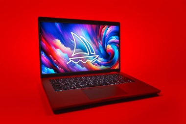 Prag, Çek Cumhuriyeti - 08 01 2025: Üniforma arka planda bir dizüstü bilgisayar Midtrip logosunu gösterir. Midtrip yapay zeka ürünü resimler ve sanat için bir platformdur..