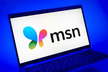 Prag, Çek Cumhuriyeti - 08 01 2025: MSN logosunu gösteren dizüstü bilgisayarın yakın görüntüsü. MSN haber, e-posta ve çevrimiçi hizmetler için bir platformdur.
