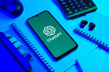 Arka planda Halkla İlişkiler metni var. Halkla ilişkiler bir şirketin imajını yönetiyor..