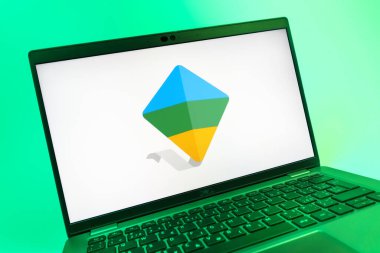 Prag, Çek Cumhuriyeti - 08 01 2025: Google Family Link logosunu gösteren dizüstü bilgisayarın yakın görüntüsü. Google Family Link ebeveyn denetimi ve çocuk hesabı yönetimi için bir platformdur.