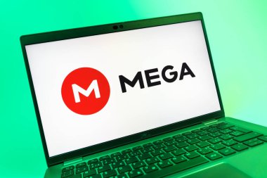 Prag, Çek Cumhuriyeti - 08 01 2025: Mega logosunu gösteren dizüstü bilgisayarın yakın görüntüsü. Mega şifreli dosya paylaşımı ile bulut depolama platformu.