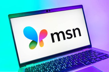 Prag, Çek Cumhuriyeti - 08 01 2025: MSN logosunu gösteren dizüstü bilgisayarın yakın görüntüsü. MSN haber, e-posta ve çevrimiçi hizmetler için bir platformdur.