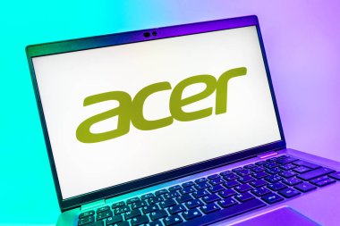 Prag, Çek Cumhuriyeti - 08 01 2025: Acer logosunu gösteren dizüstü bilgisayarın yakın görüntüsü. Acer bilgisayar ve elektronik üreten bir teknoloji şirketidir..