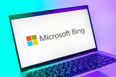 Prag, Çek Cumhuriyeti - 08 01 2025: Microsoft Bing logosunu gösteren dizüstü bilgisayarın yakın görüntüsü. Microsoft Bing çevrimiçi bilgi bulmak için bir arama motorudur.
