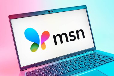 Prag, Çek Cumhuriyeti - 08 01 2025: MSN logosunu gösteren dizüstü bilgisayarın yakın görüntüsü. MSN haber, e-posta ve çevrimiçi hizmetler için bir platformdur.