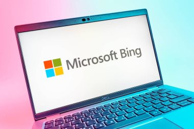 Prag, Çek Cumhuriyeti - 08 01 2025: Microsoft Bing logosunu gösteren dizüstü bilgisayarın yakın görüntüsü. Microsoft Bing çevrimiçi bilgi bulmak için bir arama motorudur.