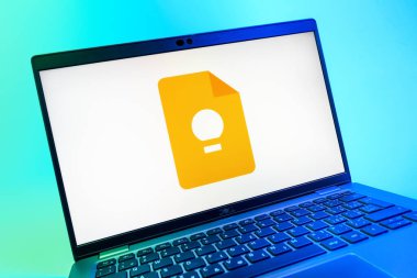 Prag, Çek Cumhuriyeti - 08 01 2025: Google Keep logosunu gösteren dizüstü bilgisayarın yakın görüntüsü. Google Keep notlar, listeler ve hatırlatıcılar için bir platformdur.