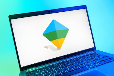 Prag, Çek Cumhuriyeti - 08 01 2025: Google Family Link logosunu gösteren dizüstü bilgisayarın yakın görüntüsü. Google Family Link ebeveyn denetimi ve çocuk hesabı yönetimi için bir platformdur.