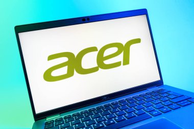 Prag, Çek Cumhuriyeti - 08 01 2025: Acer logosunu gösteren dizüstü bilgisayarın yakın görüntüsü. Acer bilgisayar ve elektronik üreten bir teknoloji şirketidir..