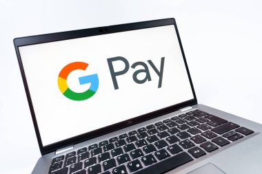Prag, Çek Cumhuriyeti - 08 12 2025: Google Pay logosunu gösteren dinamik bir yakın plan. Google Pay kolay ve güvenli dijital ödemeler için bir platformdur.