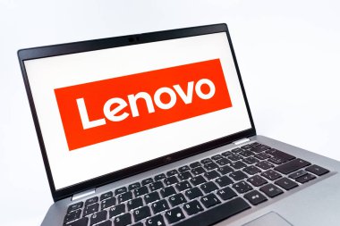 Prag, Çek Cumhuriyeti - 08 12 2025: Lenovo logosunu gösteren dinamik bir yakın plan. Lenovo bilgisayar ve elektronik üreten bir teknoloji şirketidir..