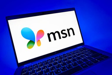 Prag, Çek Cumhuriyeti - 08 12 2025: MSN logosunu gösteren dinamik bir yakın plan. MSN haber, e-posta ve çevrimiçi hizmetler için bir platformdur.