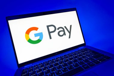 Prag, Çek Cumhuriyeti - 08 12 2025: Google Pay logosunu gösteren dinamik bir yakın plan. Google Pay kolay ve güvenli dijital ödemeler için bir platformdur.