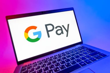 Prag, Çek Cumhuriyeti - 08 12 2025: Google Pay logosunu gösteren dinamik bir yakın plan. Google Pay kolay ve güvenli dijital ödemeler için bir platformdur.