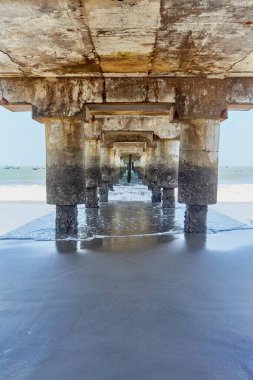 İskele yolu ve iskele yolu olan bir iskele..