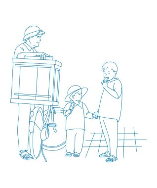 Çocuklar yaz günü sokakta dondurma yiyorlar.