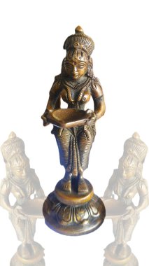 Yaşlı pirinç kız tanrı heykeli elinde lamba tutuyor