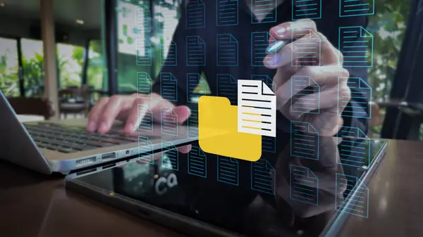 Dizüstü, Tablet ve Yüzen Belge Simgeleriyle Dijital Çalışma Alanı