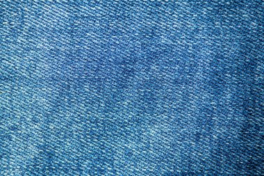 Mavi kot kumaşının detaylı dokuma desenini gösteren yakın çekimi. Klasik kot kumaşının yüksek çözünürlüklü makro dokusu.