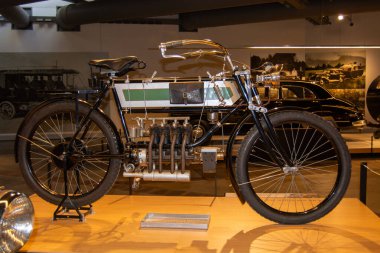 Müzede Klasik Motosiklet Gösterimi