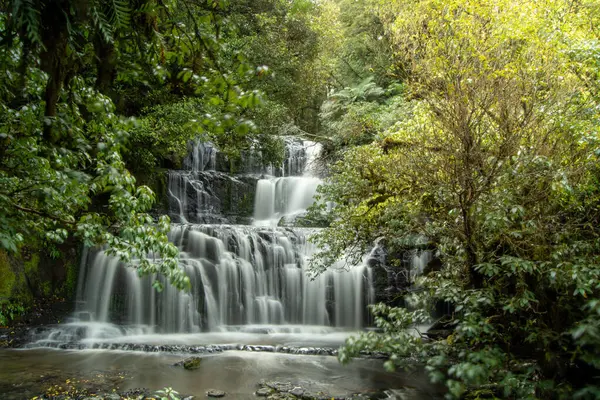 Berrak Şelale Etrafı Yeşilliklerle çevrili