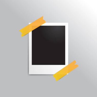 Düzenlenebilir beyaz kenarı ve üst ve alt köşelerinde iki sarı şerit aksanı olan gerçekçi vektör polaroid çerçeve. Fotoğraf kolajları, albüm ve yaratıcı dijital projeler için mükemmel..