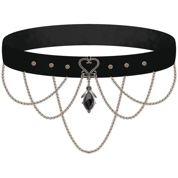 kolye ve kolye beyaz arkaplanda izole edildi