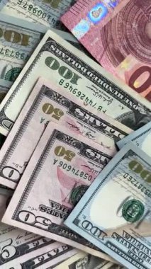 Ayrıntılı makro dolar ve euro banknotları. Para birimi karşılaştırması, küresel finans, ön-pazar ve ekonomik geçmiş. Amerikan doları ve Euro banknotlarının yakın çekim görüntüleri. Mali konsept gösterimi