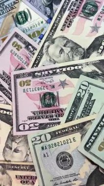 Ayrıntılı makro dolar ve euro banknotları. Para birimi karşılaştırması, küresel finans, ön-pazar ve ekonomik geçmiş. Amerikan doları ve Euro banknotlarının yakın çekim görüntüleri. Euro ile para arkaplanı