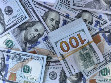 Dolarların detaylı makro görüntüsü. Para birimi karşılaştırması, küresel finans, ön-pazar ve ekonomik geçmiş. Amerikan doları ve Euro banknotlarının yakın çekim görüntüleri. Mali konsept gösterimi