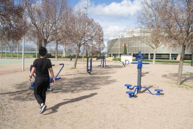 Bir sonraki aygıta yürüyorum