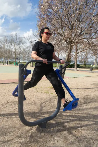 Biyo-ölçeklenebilir alanlarda dönüş egzersizleri yapıyorlar.