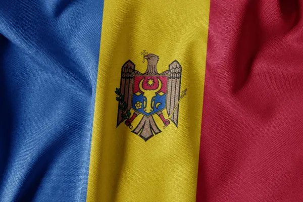 Dokulu Kumaş Arkaplanı Ulusal Bayrağı. İpek desenli bayrak, gerçekçi dalga ve bayrak görünümü. Moldova MD Bayrağı