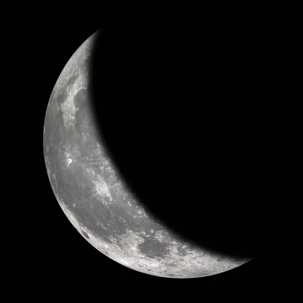 Waning Crescent (Ay Faz) - izole edilmiş siyah arkaplan, 