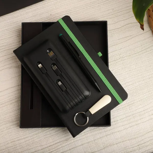 Zarif Görünüm Kutusunda Kalem, Anahtarlık ve Kompakt Şarj içeren Siyah Profesyonel Not Seti