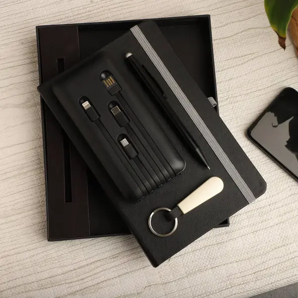 Zarif Görünüm Kutusunda Kalem, Anahtarlık ve Kompakt Şarj içeren Siyah Profesyonel Not Seti